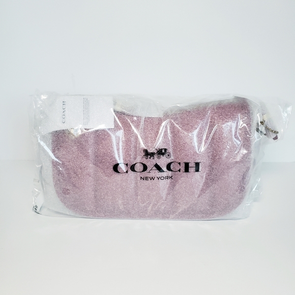 COACH | Quilted Swinger 20 Bag with Chain Strap - Picture 14 of 16